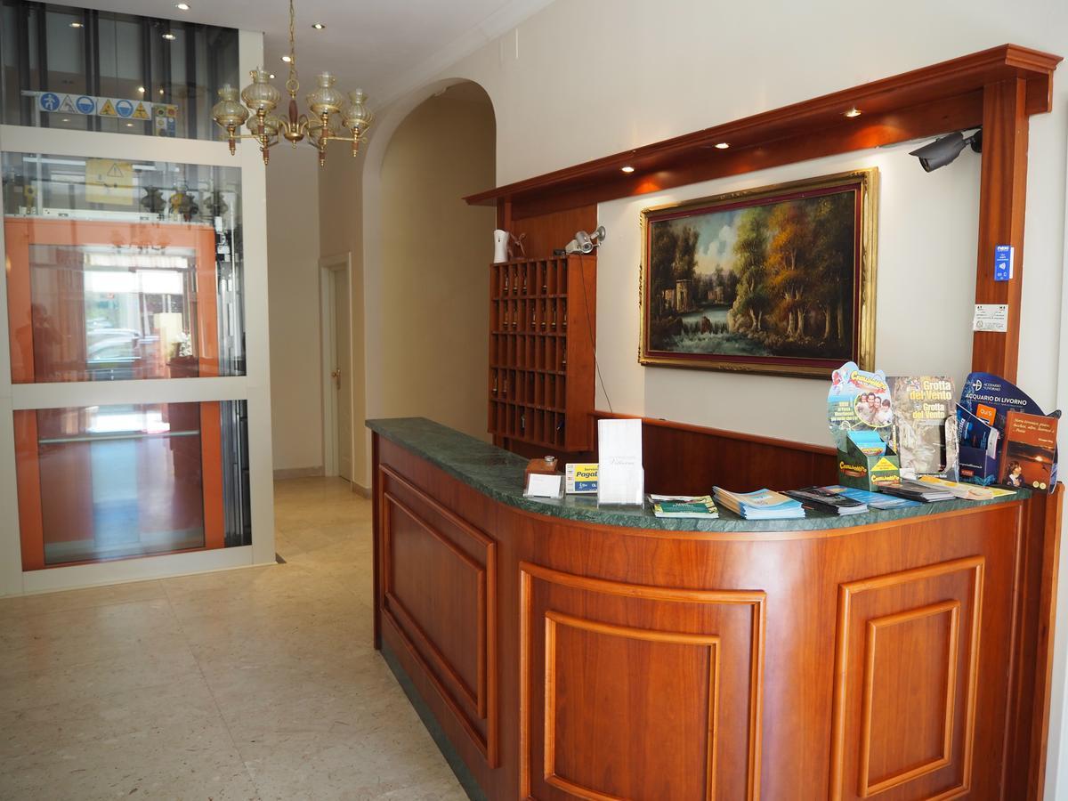 Residence Hotel Vittoria Tirrenia Exterior foto